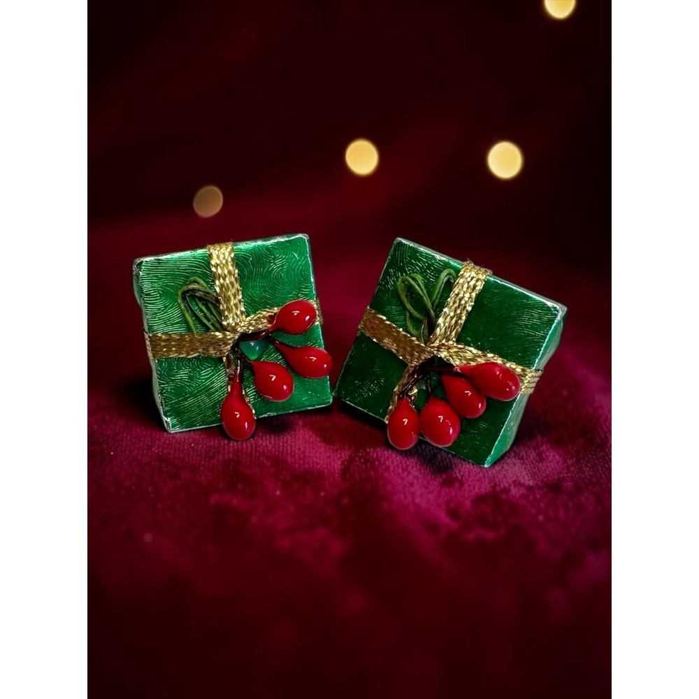 Christmas Gift Box Earrings 1" Green Holiday Studs